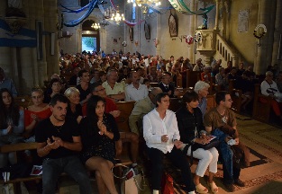 Pas une place libre dans l’glise en ce mois d’aot