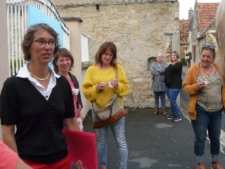 L'inspectrice dialogue avec les parents sur le maintien ventuel de la 4me classe