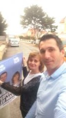 Les candidats FN posent leur affiches sur le secteur de Courseulle