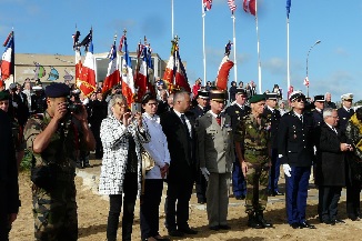 La famille de Paul Chouteau assiste avec les lus  la dispersion des cendres