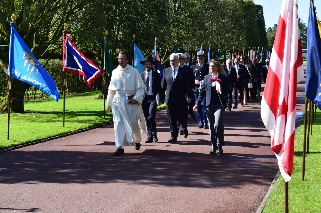 Arrive des lus et des associations patriotiques