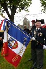 Le nouveau drapeau des Anciens Combattants de Ste Mre Eglise participait aux crmonies