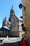 Les couleurs de la France portes haut par la cathdrale pendant toutes les commmorations du Dbarquement