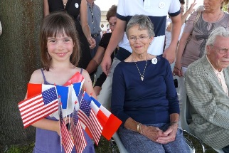 Nas, une petite Saint loise porte des drapeaux des Allis  ct de Sally Howie